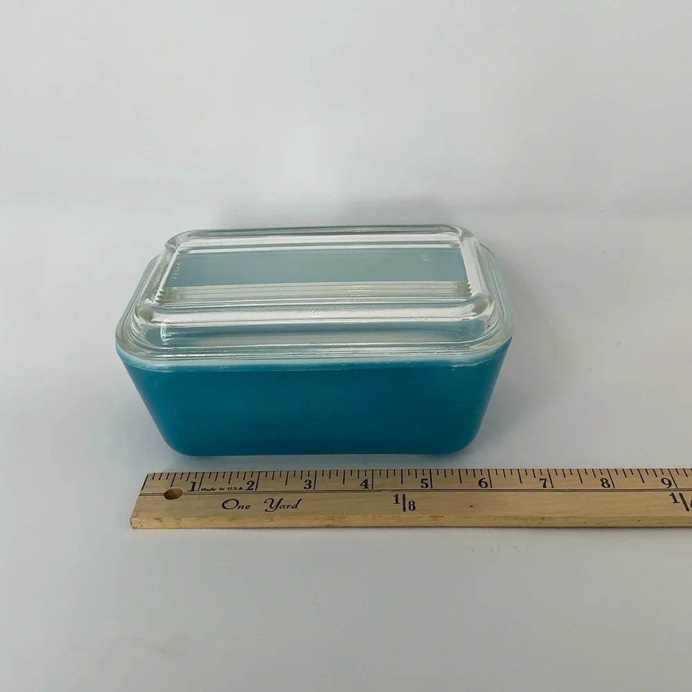 Vintage Pyrex covered dish_2